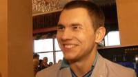 DJ Леонид Руденко рассматривает эротические картинки