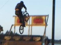 Тренеровка BMX-трюков