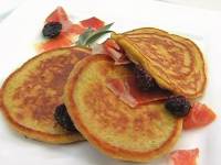 Кукурузные оладьи с беконом