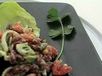 Красная фасоль с авокадо и помидорами